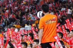 开云体育入口-篮球争夺战将在城市打响，球迷热情高昂