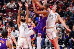 开云体育中国-太阳惨败马刺，布克独砍37分仍不敌