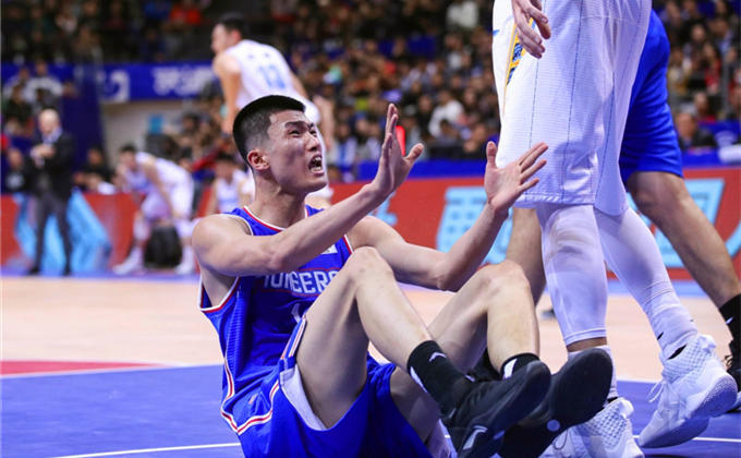 包含重庆队迎来大胜，成功拿下对手的词条