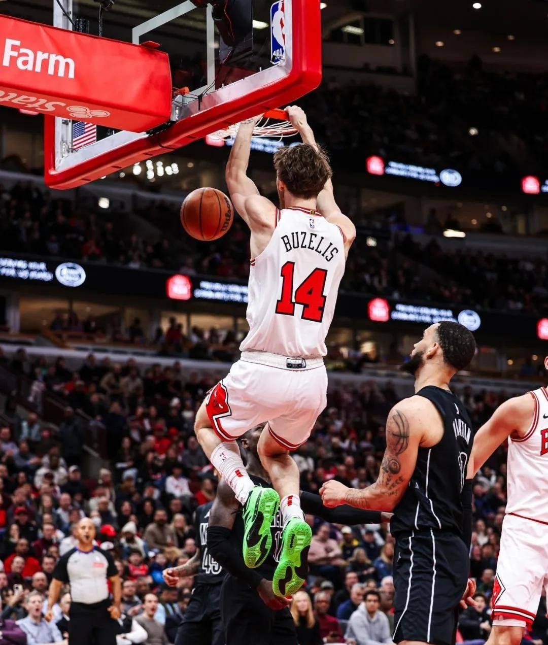 公牛逆转爵士，拉文绝杀关键球