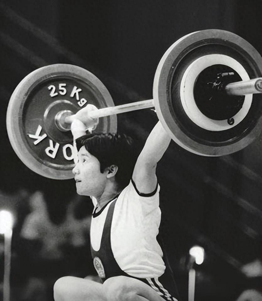 亚运会男子60公斤级举重冠军产生：印度力量压倒一切